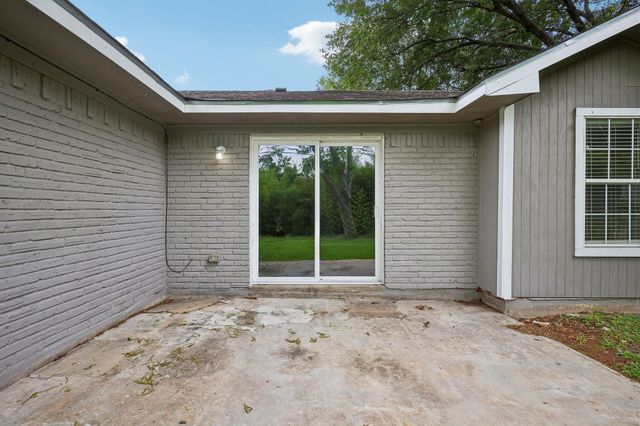 306 S Holmes Street, La Porte, TX 77571