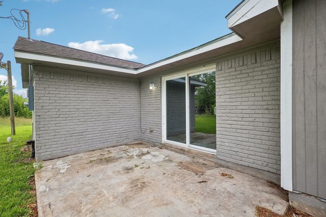 306 S Holmes Street, La Porte, TX 77571