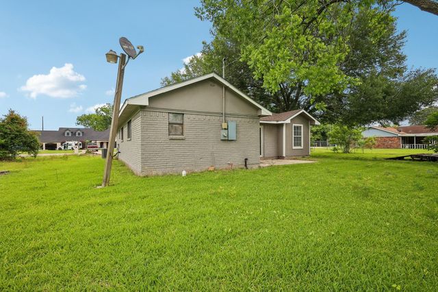306 S Holmes Street, La Porte, TX 77571