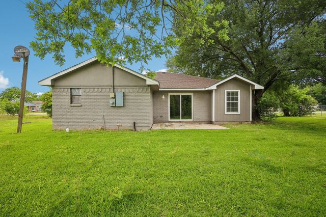 306 S Holmes Street, La Porte, TX 77571