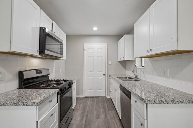 306 S Holmes Street, La Porte, TX 77571