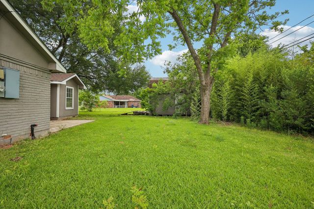 306 S Holmes Street, La Porte, TX 77571