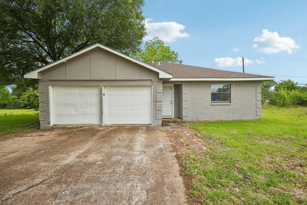 306 S Holmes Street, La Porte, TX 77571