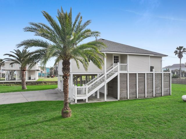 2946 Laguna Drive, Crystal Beach, TX 77650