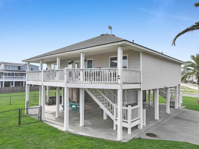 2946 Laguna Drive, Crystal Beach, TX 77650