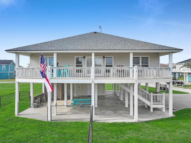 2946 Laguna Drive, Crystal Beach, TX 77650