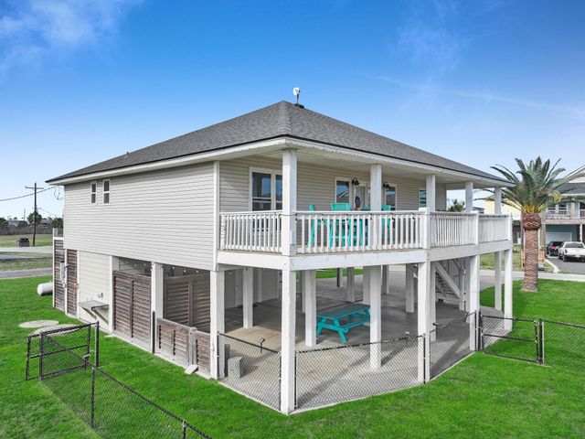 2946 Laguna Drive, Crystal Beach, TX 77650