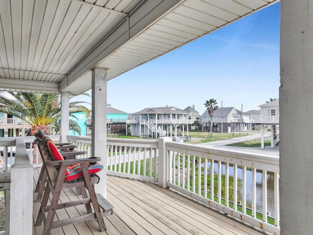 2946 Laguna Drive, Crystal Beach, TX 77650