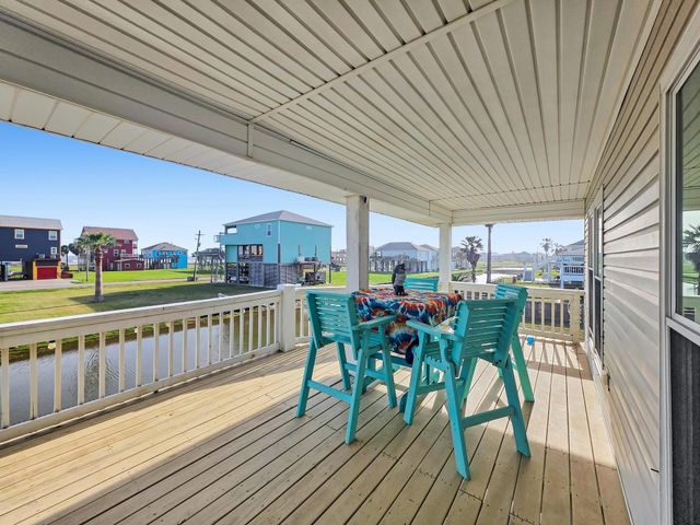 2946 Laguna Drive, Crystal Beach, TX 77650