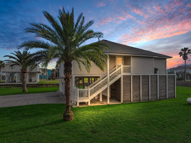 2946 Laguna Drive, Crystal Beach, TX 77650