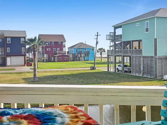 2946 Laguna Drive, Crystal Beach, TX 77650