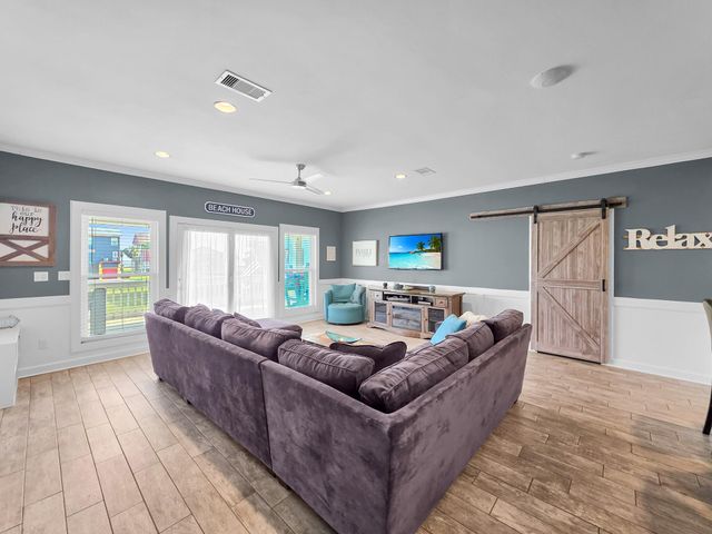 2946 Laguna Drive, Crystal Beach, TX 77650