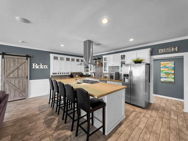 2946 Laguna Drive, Crystal Beach, TX 77650