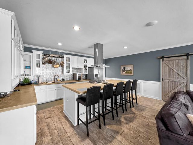 2946 Laguna Drive, Crystal Beach, TX 77650