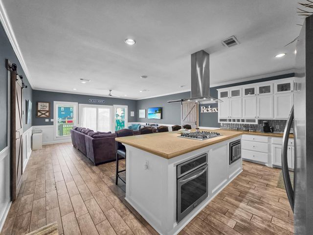 2946 Laguna Drive, Crystal Beach, TX 77650