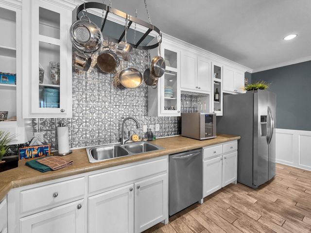 2946 Laguna Drive, Crystal Beach, TX 77650