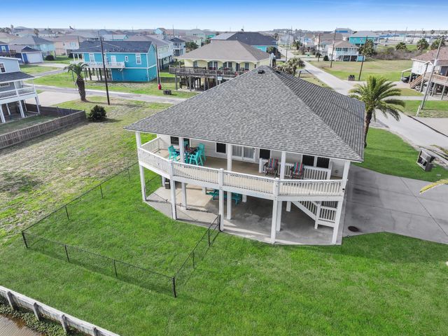 2946 Laguna Drive, Crystal Beach, TX 77650