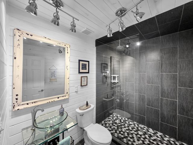 2946 Laguna Drive, Crystal Beach, TX 77650