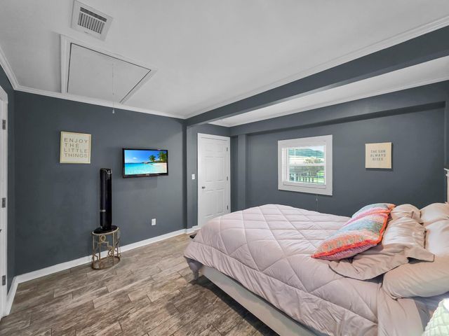 2946 Laguna Drive, Crystal Beach, TX 77650