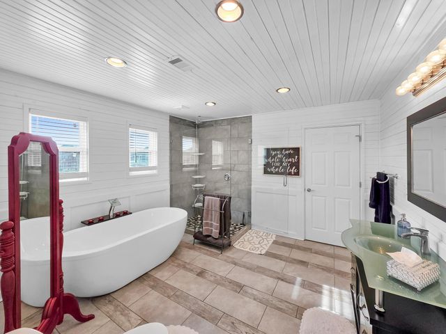 2946 Laguna Drive, Crystal Beach, TX 77650