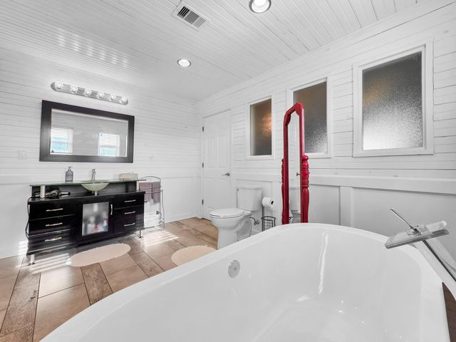 2946 Laguna Drive, Crystal Beach, TX 77650