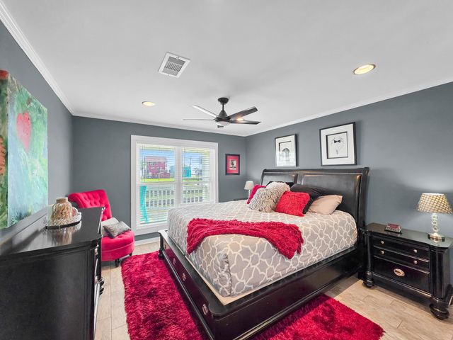 2946 Laguna Drive, Crystal Beach, TX 77650