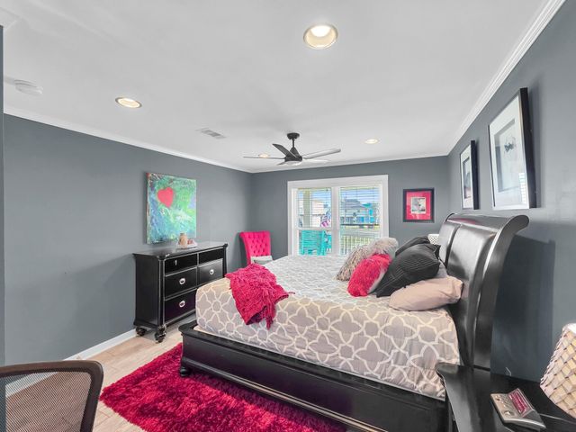 2946 Laguna Drive, Crystal Beach, TX 77650