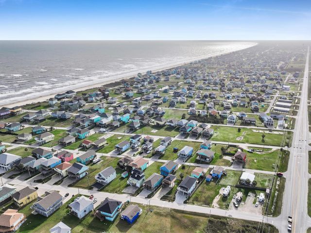 2946 Laguna Drive, Crystal Beach, TX 77650