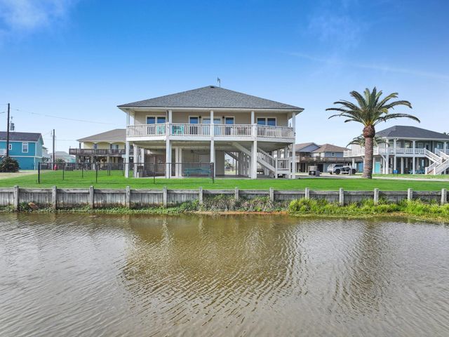 2946 Laguna Drive, Crystal Beach, TX 77650