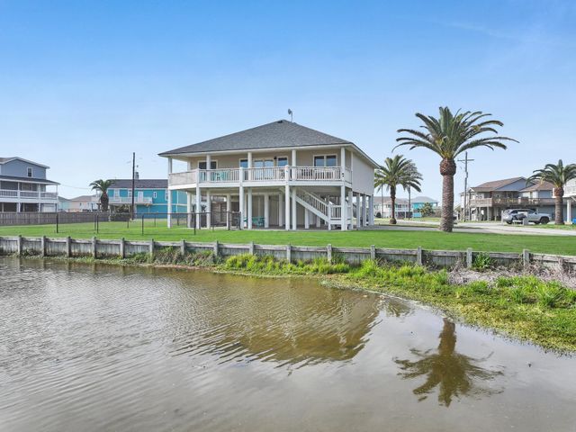 2946 Laguna Drive, Crystal Beach, TX 77650