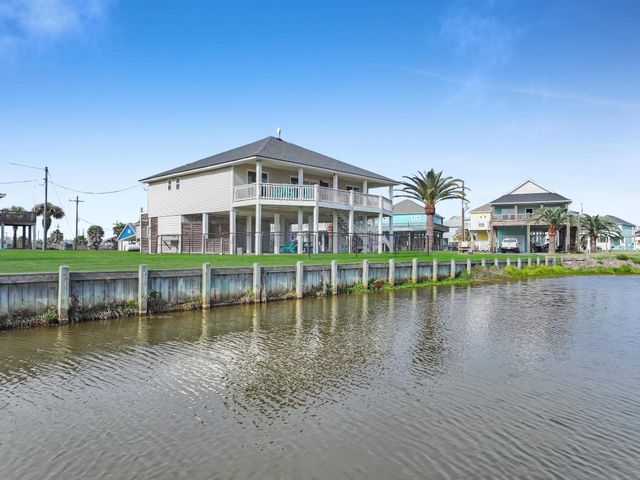 2946 Laguna Drive, Crystal Beach, TX 77650