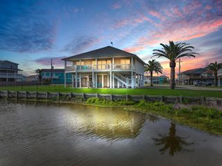 2946 Laguna Drive, Crystal Beach, TX 77650