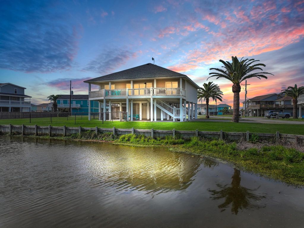 2946 Laguna Drive, Crystal Beach, TX 77650