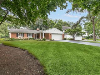433 W Sheridan Place, Lake Bluff, IL 60044