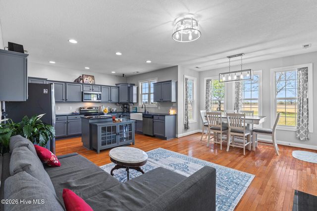 123 Farmington Drive, Richlands, NC 28574