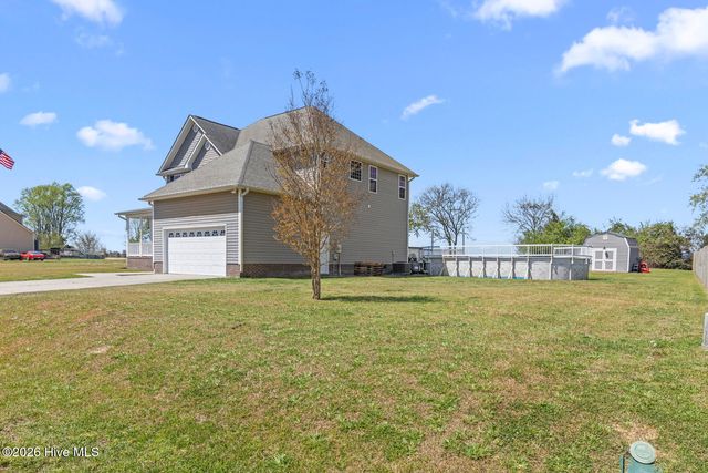 123 Farmington Drive, Richlands, NC 28574