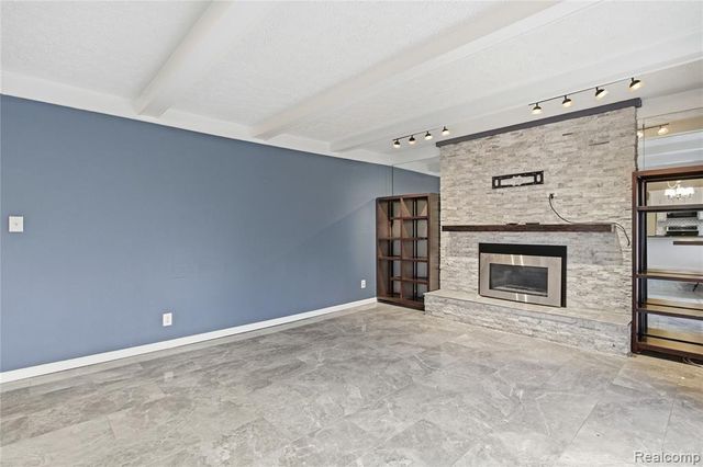 16213 Haverhill Drive, Macomb, MI 48044