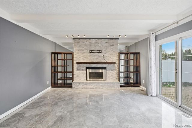 16213 Haverhill Drive, Macomb, MI 48044