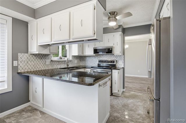 16213 Haverhill Drive, Macomb, MI 48044