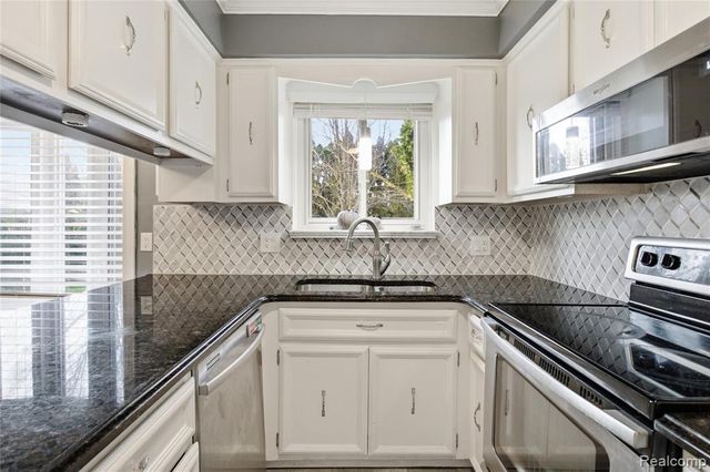 16213 Haverhill Drive, Macomb, MI 48044