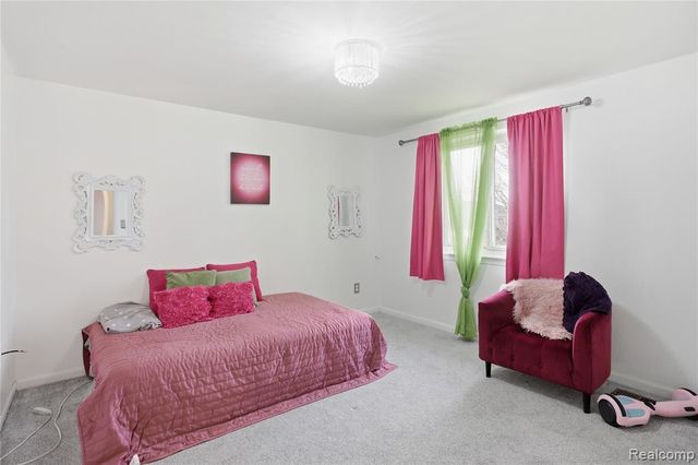 16213 Haverhill Drive, Macomb, MI 48044