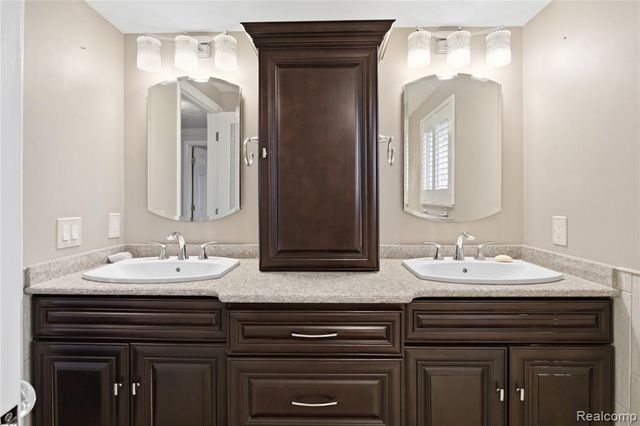 16213 Haverhill Drive, Macomb, MI 48044