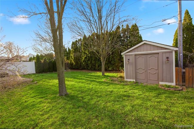 16213 Haverhill Drive, Macomb, MI 48044