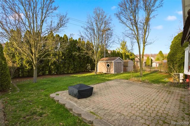 16213 Haverhill Drive, Macomb, MI 48044