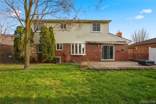 16213 Haverhill Drive, Macomb, MI 48044