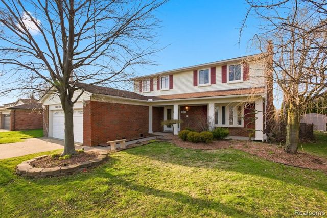 16213 Haverhill Drive, Macomb, MI 48044