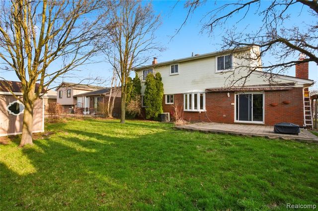 16213 Haverhill Drive, Macomb, MI 48044