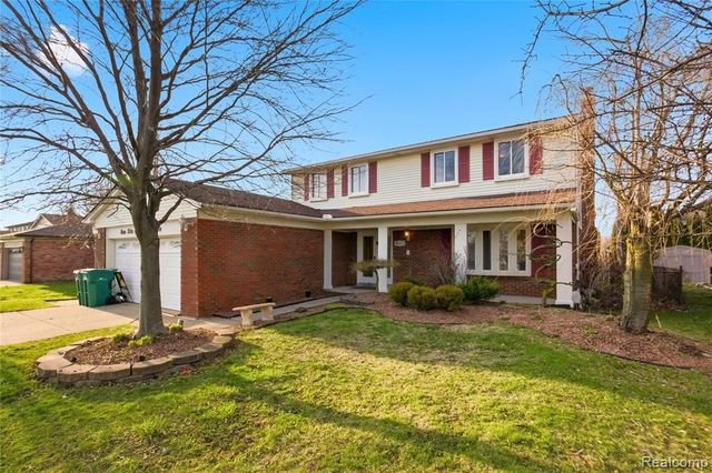 16213 Haverhill Drive, Macomb, MI 48044