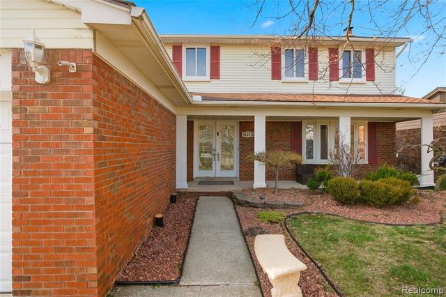 16213 Haverhill Drive, Macomb, MI 48044