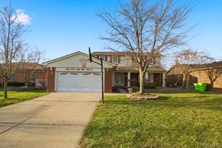 16213 Haverhill Drive, Macomb, MI 48044